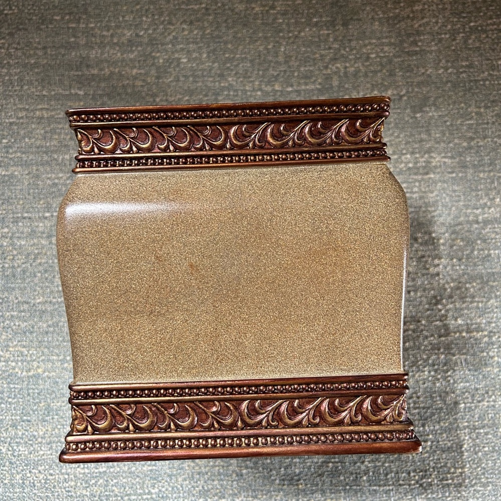 Tissue cover - Picture 5 of 13